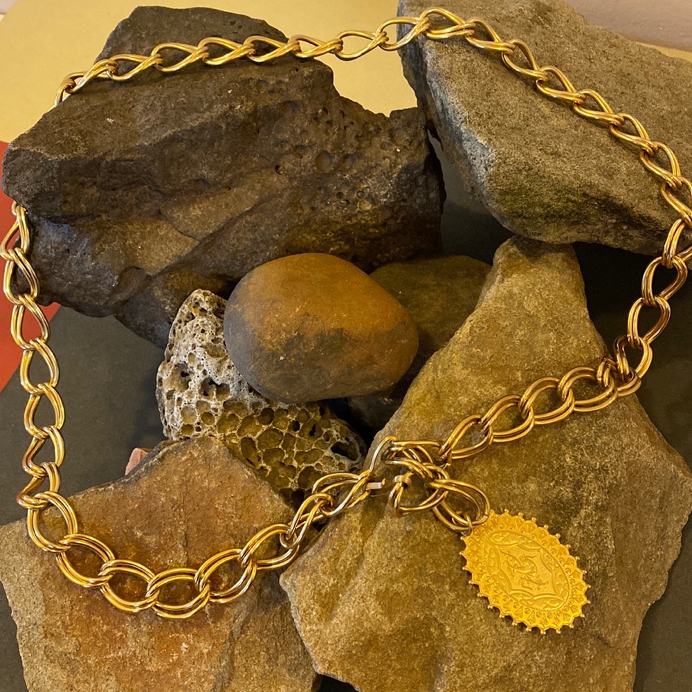 Adjustable gold style belt